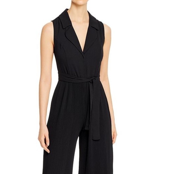 T TAHARI Sleeveless Pleated V-Neck Belted Jumpsuit Jumper Black New Size 8 - Picture 2 of 11